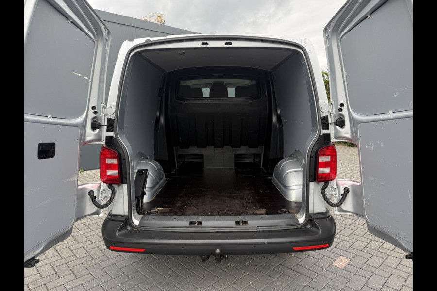 Volkswagen Transporter 2.0 TDI 150 PK / L2H1 / DUBBELE CABINE / TREKHAAK / 1e EIG. / AIRCO / CRUISE / ISOFIX / NAVI