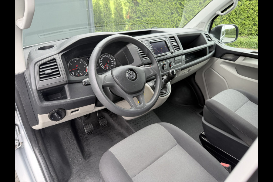 Volkswagen Transporter 2.0 TDI 150 PK / L2H1 / DUBBELE CABINE / TREKHAAK / 1e EIG. / AIRCO / CRUISE / ISOFIX / NAVI