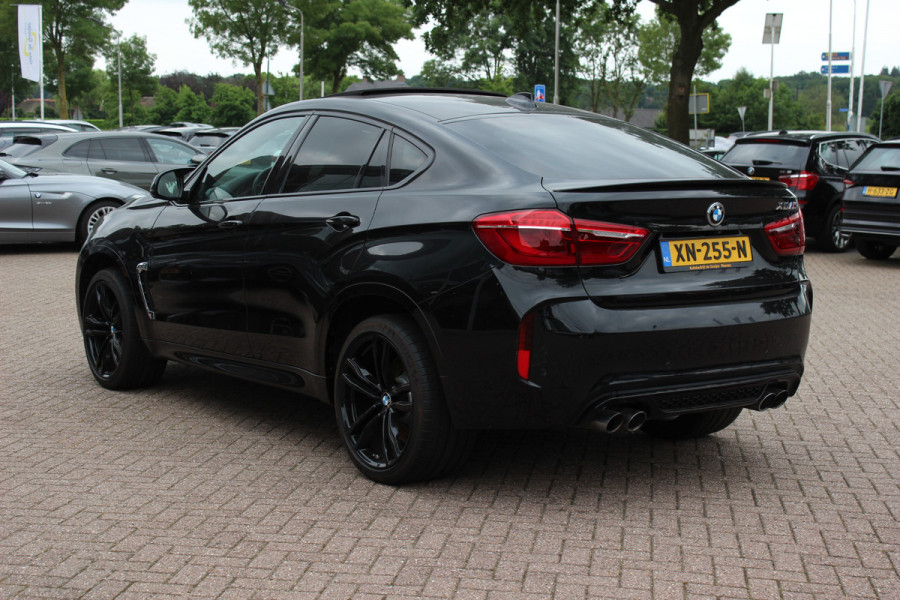 BMW X6 M / NL Auto! / Full option! / Trekhaak / Schuifdak / 360Camera / Carbon intr. / B&O / Softclose / Leder / 21'' / Standkachel / Entertainment System / Luchtvering / Stoelventilatie