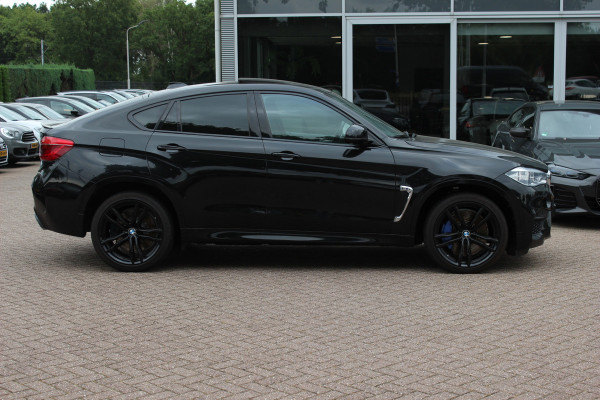 BMW X6 M / NL Auto! / Full option! / Trekhaak / Schuifdak / 360Camera / Carbon intr. / B&O / Softclose / Leder / 21'' / Standkachel / Entertainment System / Luchtvering / Stoelventilatie