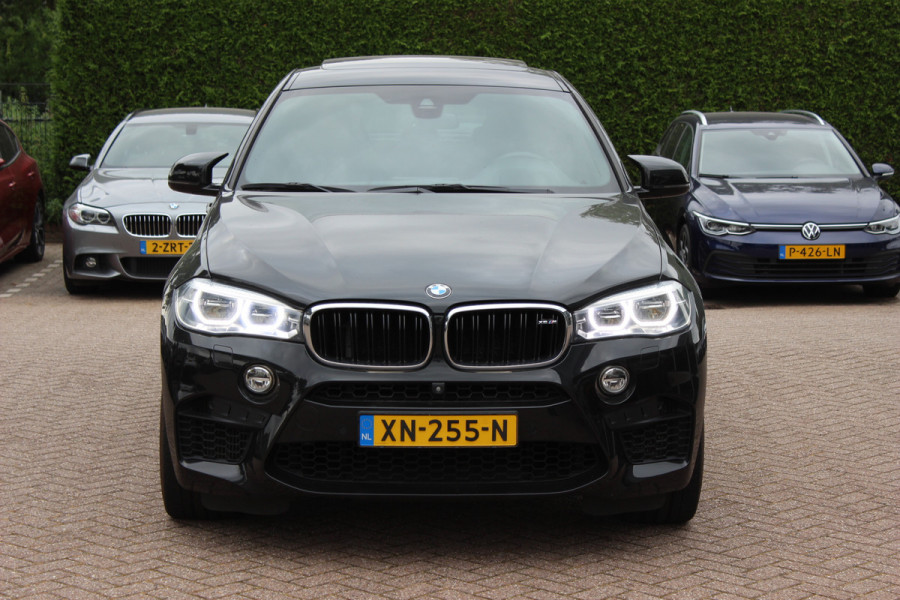BMW X6 M / NL Auto! / Full option! / Trekhaak / Schuifdak / 360Camera / Carbon intr. / B&O / Softclose / Leder / 21'' / Standkachel / Entertainment System / Luchtvering / Stoelventilatie