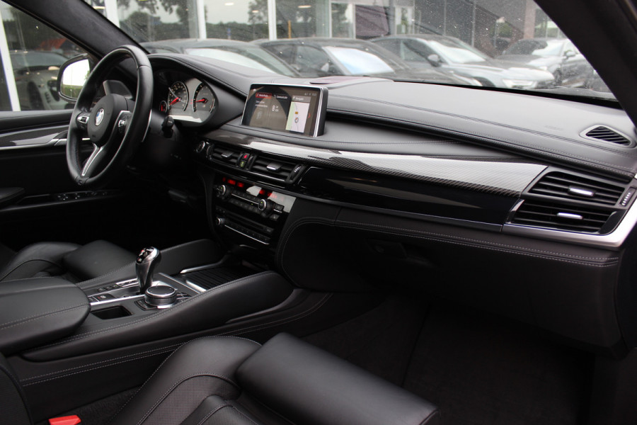 BMW X6 M / NL Auto! / Full option! / Trekhaak / Schuifdak / 360Camera / Carbon intr. / B&O / Softclose / Leder / 21'' / Standkachel / Entertainment System / Luchtvering / Stoelventilatie
