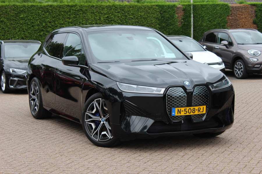 BMW iX xDrive40 High Exe. M Sport 77 kWh / SoH 97,1% / 360Camera / Head-up / Keyless / Softclose / 20'' / ACC / Laser LED / Navigatie / Stoelverwarming+Stuurverwarming / Stoelventilaite