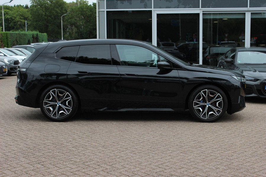 BMW iX xDrive40 High Exe. M Sport 77 kWh / SoH 97,1% / 360Camera / Head-up / Keyless / Softclose / 20'' / ACC / Laser LED / Navigatie / Stoelverwarming+Stuurverwarming / Stoelventilaite