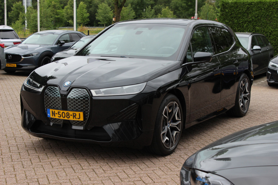 BMW iX xDrive40 High Exe. M Sport 77 kWh / SoH 97,1% / 360Camera / Head-up / Keyless / Softclose / 20'' / ACC / Laser LED / Navigatie / Stoelverwarming+Stuurverwarming / Stoelventilaite