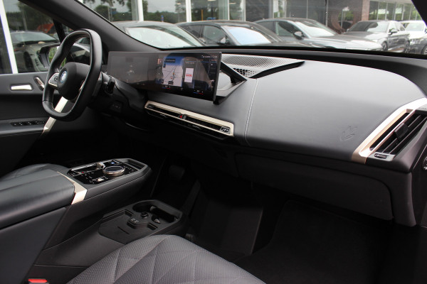 BMW iX xDrive40 High Exe. M Sport 77 kWh / SoH 97,1% / 360Camera / Head-up / Keyless / Softclose / 20'' / ACC / Laser LED / Navigatie / Stoelverwarming+Stuurverwarming / Stoelventilaite