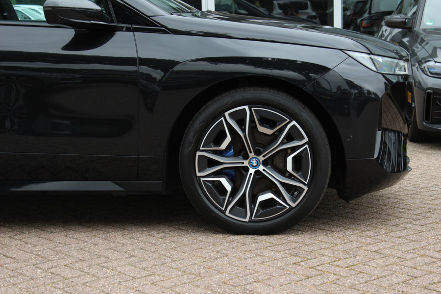 BMW iX xDrive40 High Exe. M Sport 77 kWh / SoH 97,1% / 360Camera / Head-up / Keyless / Softclose / 20'' / ACC / Laser LED / Navigatie / Stoelverwarming+Stuurverwarming / Stoelventilaite