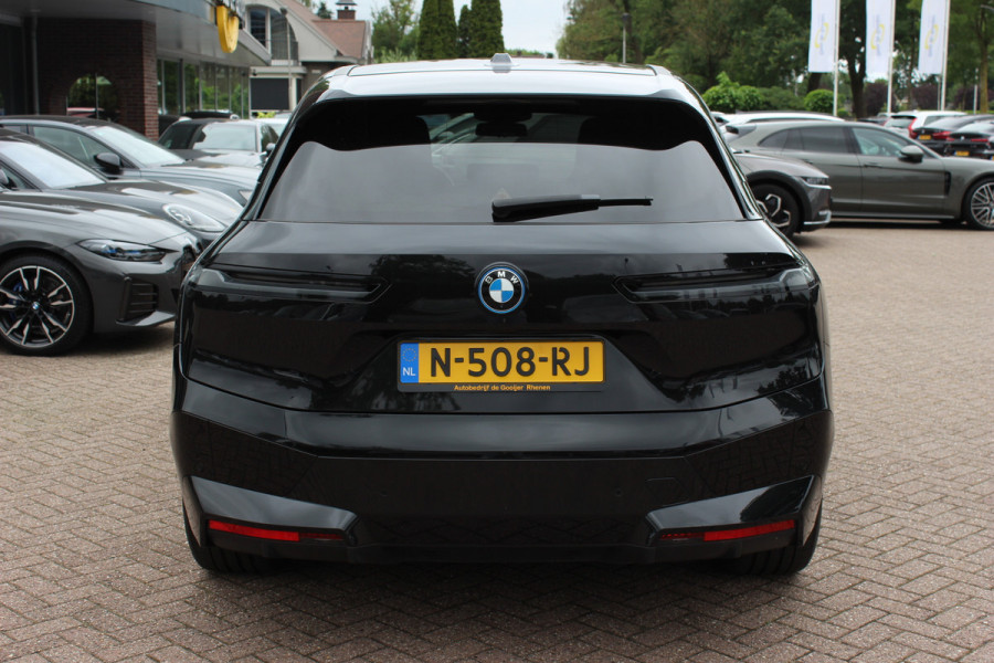 BMW iX xDrive40 High Exe. M Sport 77 kWh / SoH 97,1% / 360Camera / Head-up / Keyless / Softclose / 20'' / ACC / Laser LED / Navigatie / Stoelverwarming+Stuurverwarming / Stoelventilaite