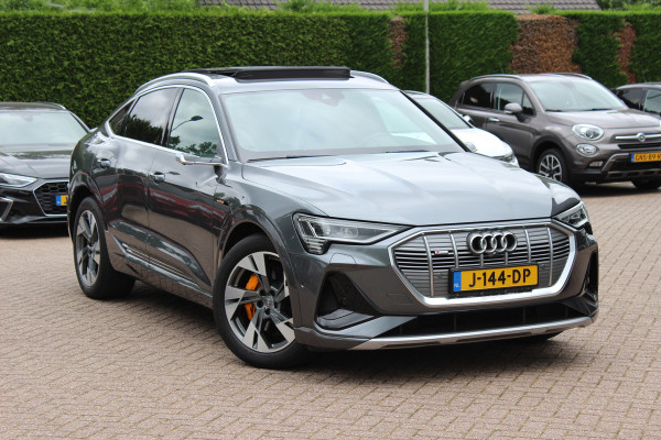 Audi e-tron Sportback 55 quattro S edition 95 kWh / Trekhaak / Panoramadak / 360Camera / RS Seats / Luchtvering / Keyless / 21'' / CarPlay / Matrix LED / Stoelverwarming / DAB / ACC