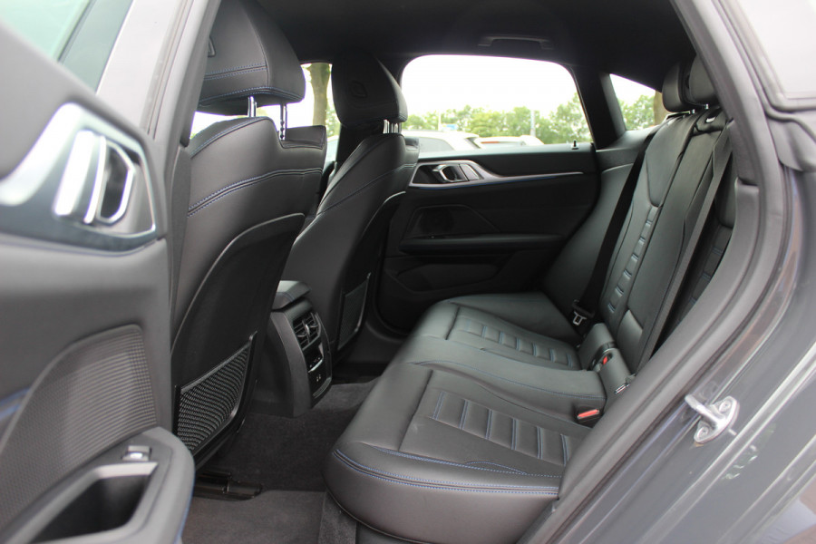 BMW i4 M50 High Executive 84 kWh / SoH 96,6% / 360Camera / Head-up / Leder / Harman Kardon / Carbon intr.+extr. / 19'' / CarPlay / Stoelverwarming / Dodehoek / DAB / Cruise Control Adaptief