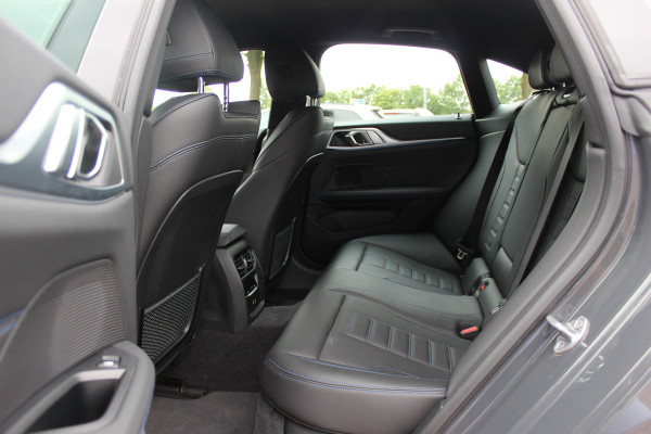 BMW i4 M50 High Executive 84 kWh / SoH 96,6% / 360Camera / Head-up / Leder / Harman Kardon / Carbon intr.+extr. / 19'' / CarPlay / Stoelverwarming / Dodehoek / DAB / Cruise Control Adaptief