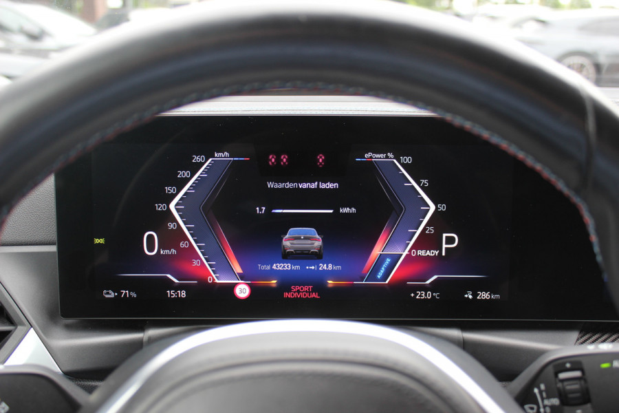 BMW i4 M50 High Executive 84 kWh / SoH 96,6% / 360Camera / Head-up / Leder / Harman Kardon / Carbon intr.+extr. / 19'' / CarPlay / Stoelverwarming / Dodehoek / DAB / Cruise Control Adaptief