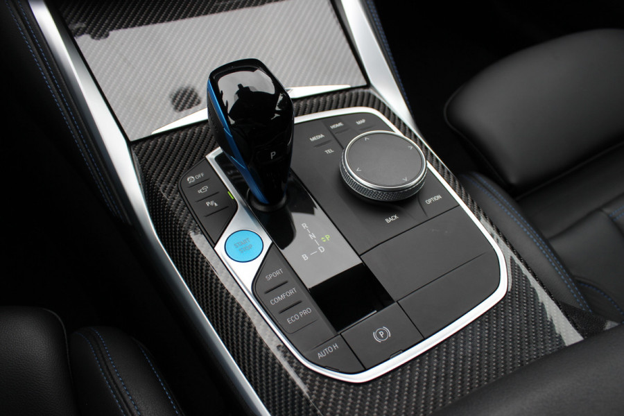 BMW i4 M50 High Executive 84 kWh / SoH 96,6% / 360Camera / Head-up / Leder / Harman Kardon / Carbon intr.+extr. / 19'' / CarPlay / Stoelverwarming / Dodehoek / DAB / Cruise Control Adaptief