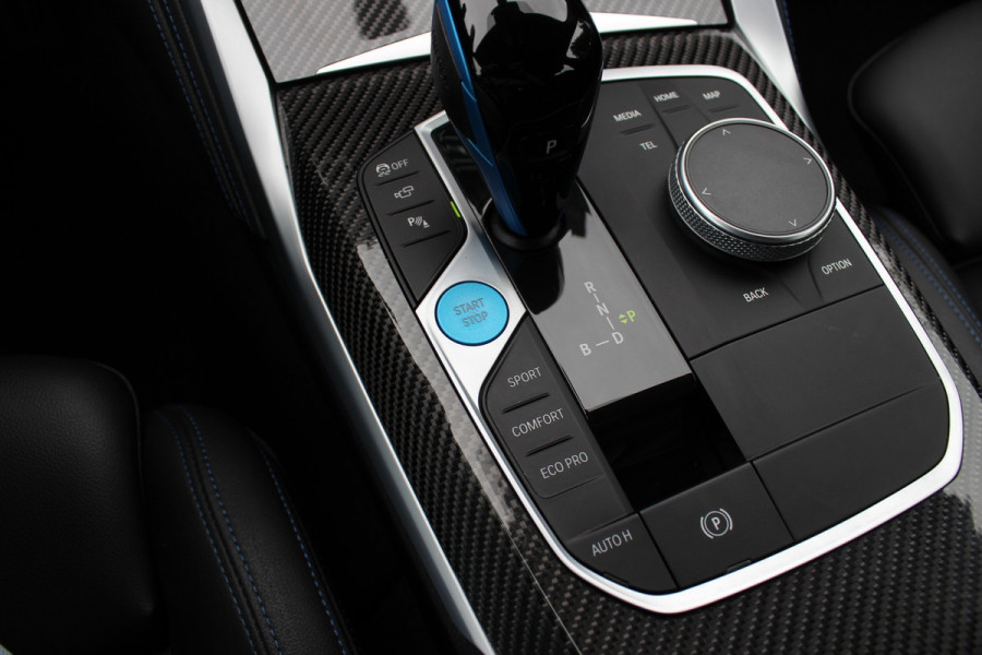 BMW i4 M50 High Executive 84 kWh / SoH 96,6% / 360Camera / Head-up / Leder / Harman Kardon / Carbon intr.+extr. / 19'' / CarPlay / Stoelverwarming / Dodehoek / DAB / Cruise Control Adaptief