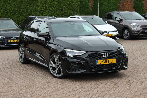 Audi A3 Sportback 35 TFSI S edition / RS Seats / CarPlay / Navigatie / 19'' / Parkeerhulp achter / Stoelverwarming / DAB / ACC