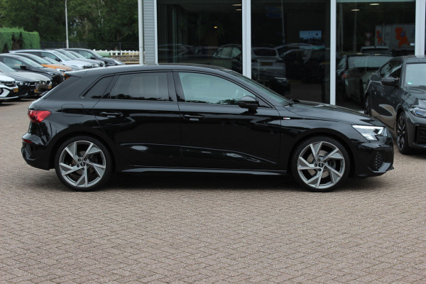 Audi A3 Sportback 35 TFSI S edition / RS Seats / CarPlay / Navigatie / 19'' / Parkeerhulp achter / Stoelverwarming / DAB / ACC