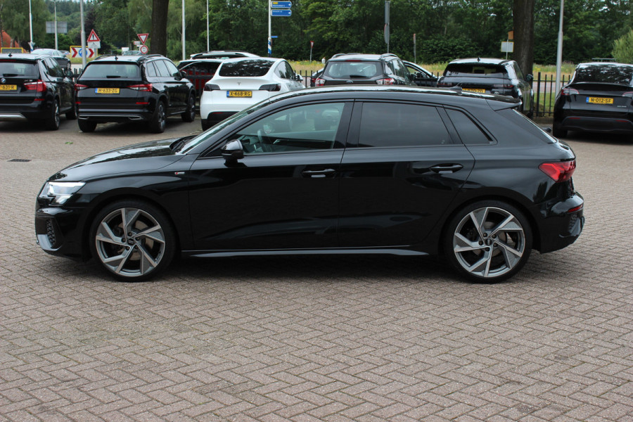 Audi A3 Sportback 35 TFSI S edition / RS Seats / CarPlay / Navigatie / 19'' / Parkeerhulp achter / Stoelverwarming / DAB / ACC