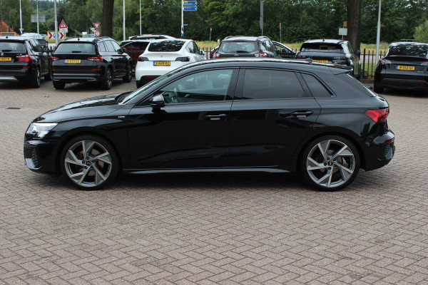 Audi A3 Sportback 35 TFSI S edition / RS Seats / CarPlay / Navigatie / 19'' / Parkeerhulp achter / Stoelverwarming / DAB / ACC