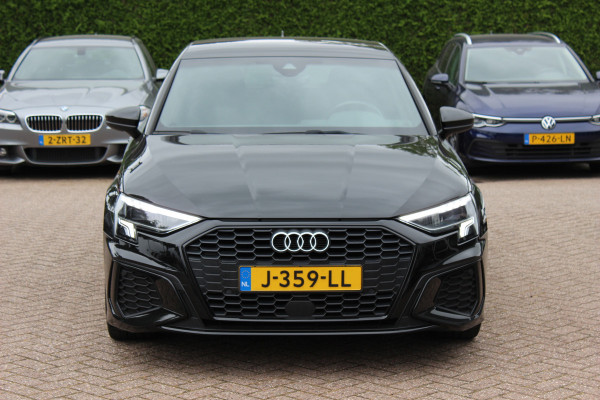 Audi A3 Sportback 35 TFSI S edition / RS Seats / CarPlay / Navigatie / 19'' / Parkeerhulp achter / Stoelverwarming / DAB / ACC