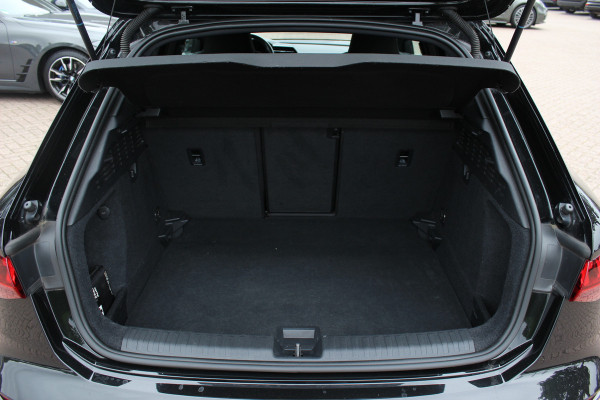Audi A3 Sportback 35 TFSI S edition / RS Seats / CarPlay / Navigatie / 19'' / Parkeerhulp achter / Stoelverwarming / DAB / ACC