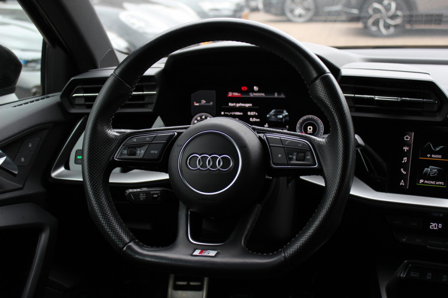 Audi A3 Sportback 35 TFSI S edition / RS Seats / CarPlay / Navigatie / 19'' / Parkeerhulp achter / Stoelverwarming / DAB / ACC