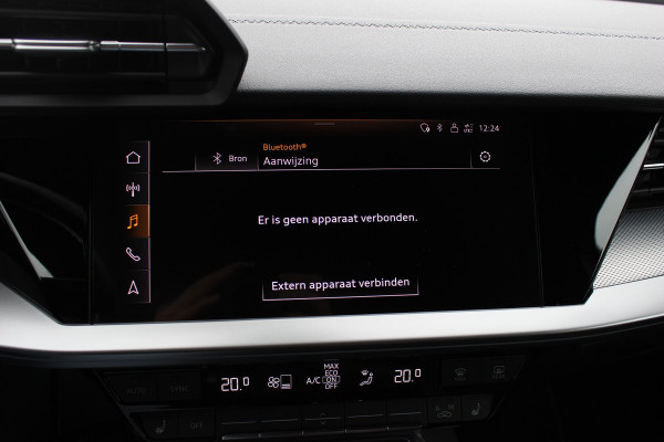 Audi A3 Sportback 35 TFSI S edition / RS Seats / CarPlay / Navigatie / 19'' / Parkeerhulp achter / Stoelverwarming / DAB / ACC