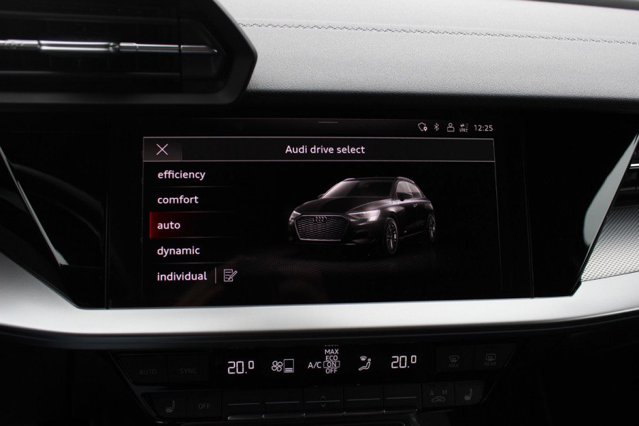 Audi A3 Sportback 35 TFSI S edition / RS Seats / CarPlay / Navigatie / 19'' / Parkeerhulp achter / Stoelverwarming / DAB / ACC