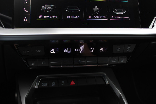 Audi A3 Sportback 35 TFSI S edition / RS Seats / CarPlay / Navigatie / 19'' / Parkeerhulp achter / Stoelverwarming / DAB / ACC