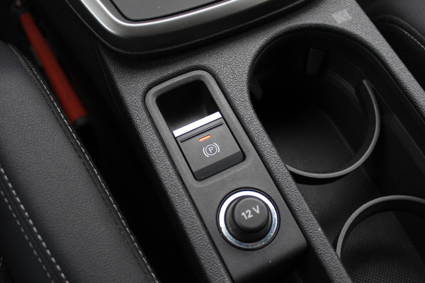 Audi A3 Sportback 35 TFSI S edition / RS Seats / CarPlay / Navigatie / 19'' / Parkeerhulp achter / Stoelverwarming / DAB / ACC