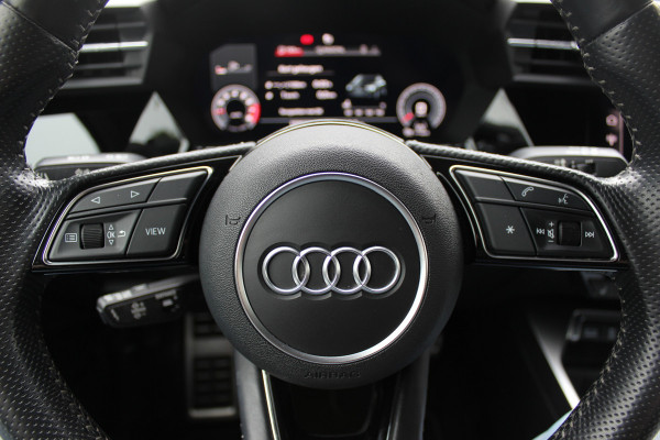 Audi A3 Sportback 35 TFSI S edition / RS Seats / CarPlay / Navigatie / 19'' / Parkeerhulp achter / Stoelverwarming / DAB / ACC