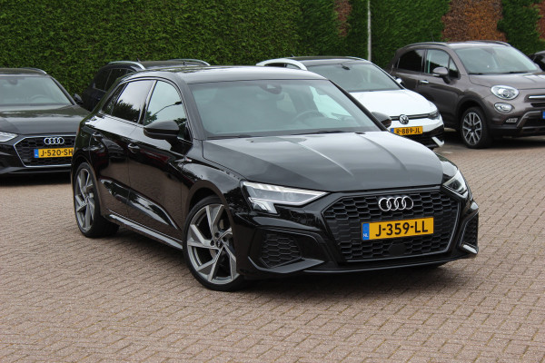 Audi A3 Sportback 35 TFSI S edition / RS Seats / CarPlay / Navigatie / 19'' / Parkeerhulp achter / Stoelverwarming / DAB / ACC