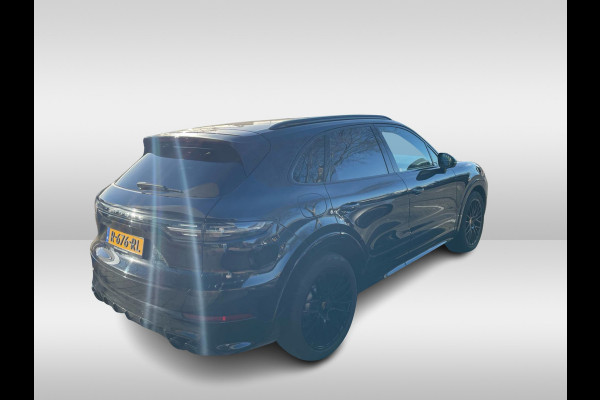 Porsche Cayenne 3.0 E-Hybrid / Trekhaak / Panoramadak / 360Camera / Achtasbesturing / Softclose / Adaptieve Stoelen / Luchtvering / 22'' / Keyless / Sportdesign+Chrono / Sportuitlaat / Stoelverwarming+Ventilatie / Bose /
