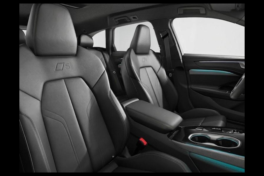 Audi A6 Avant Avant S edition e-hybrid 299 pk | Elektrisch instelbare voorstoelen | S-interieur sportstoelen zwart leder -kunstleder | Exterieurpakket zwart | Tech plus |