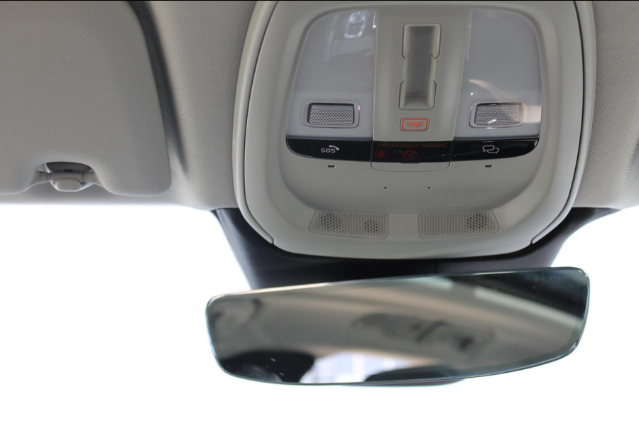 Volvo XC60 T6 350PK Automaat Plug-in hybrid AWD Plus Dark Google infotainment / Semi elektrisch wegklapbare trekhaak / Elektrisch bedienbare voorstoelen met geheugen / All seasonbanden