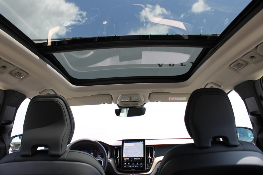 Volvo XC60 T6 350PK Automaat Plug-in hybrid AWD Plus Dark Google infotainment / Semi elektrisch wegklapbare trekhaak / Elektrisch bedienbare voorstoelen met geheugen / All seasonbanden