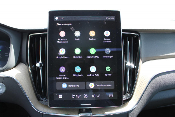 Volvo XC60 T6 350PK Automaat Plug-in hybrid AWD Plus Dark Google infotainment / Semi elektrisch wegklapbare trekhaak / Elektrisch bedienbare voorstoelen met geheugen / All seasonbanden
