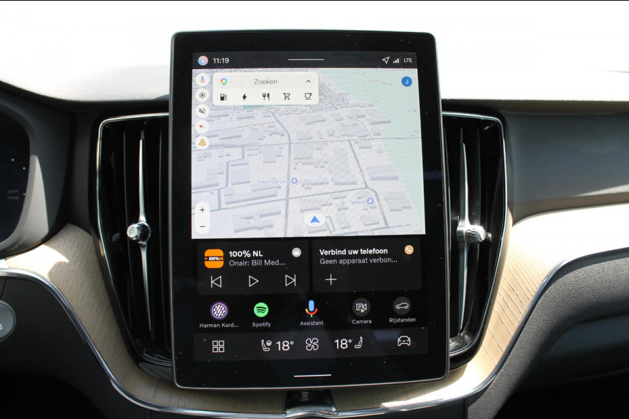 Volvo XC60 T6 350PK Automaat Plug-in hybrid AWD Plus Dark Google infotainment / Semi elektrisch wegklapbare trekhaak / Elektrisch bedienbare voorstoelen met geheugen / All seasonbanden