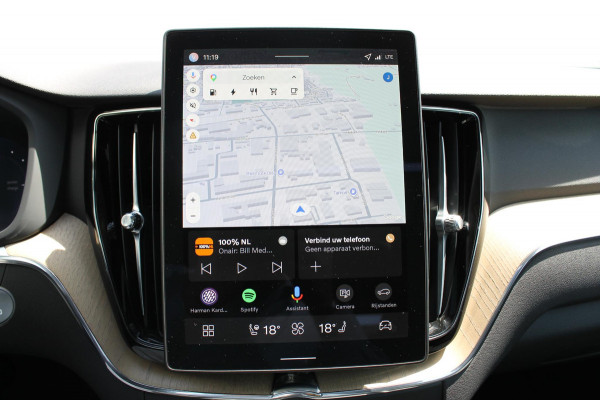 Volvo XC60 T6 350PK Automaat Plug-in hybrid AWD Plus Dark Google infotainment / Semi elektrisch wegklapbare trekhaak / Elektrisch bedienbare voorstoelen met geheugen / All seasonbanden