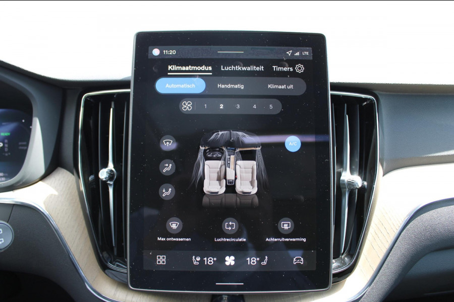 Volvo XC60 T6 350PK Automaat Plug-in hybrid AWD Plus Dark Google infotainment / Semi elektrisch wegklapbare trekhaak / Elektrisch bedienbare voorstoelen met geheugen / All seasonbanden