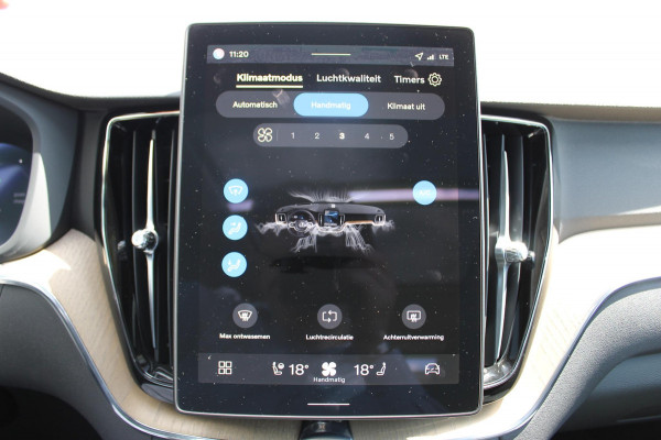 Volvo XC60 T6 350PK Automaat Plug-in hybrid AWD Plus Dark Google infotainment / Semi elektrisch wegklapbare trekhaak / Elektrisch bedienbare voorstoelen met geheugen / All seasonbanden