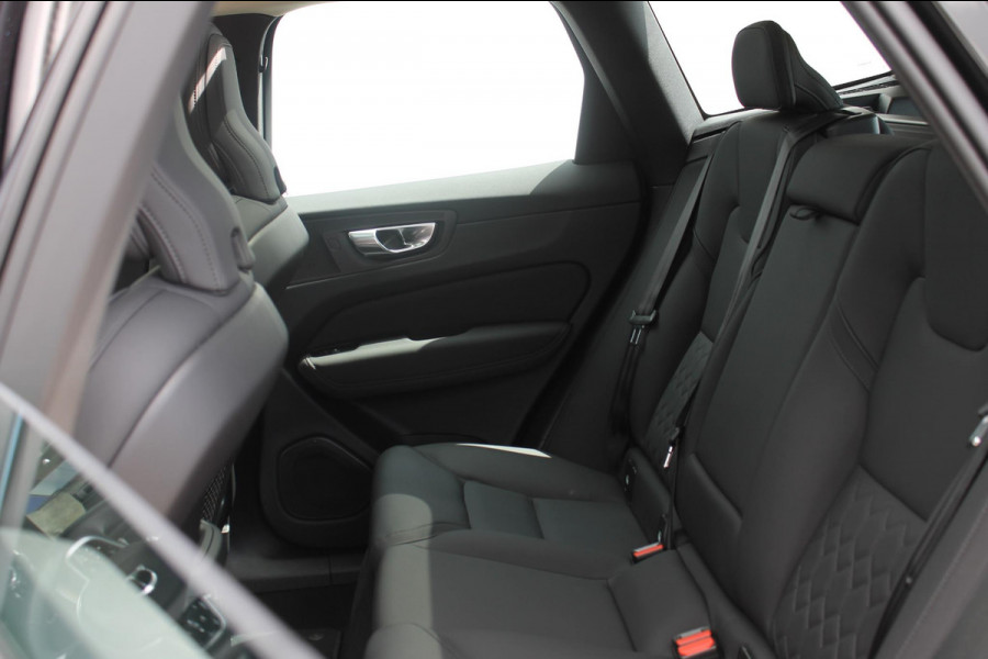 Volvo XC60 T6 350PK Automaat Plug-in hybrid AWD Plus Dark Google infotainment / Semi elektrisch wegklapbare trekhaak / Elektrisch bedienbare voorstoelen met geheugen / All seasonbanden