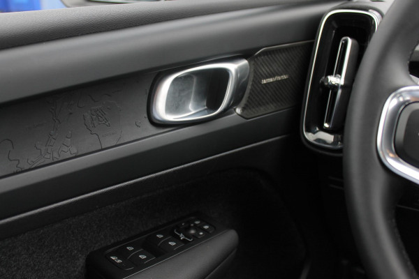 Volvo EX40 Single Motor Extended Range Plus 82 kWh Adaptieve cruise control / Semi elektrisch wegklapbare trekhaak / Google infotainment / 19" lichtmetalen velgen