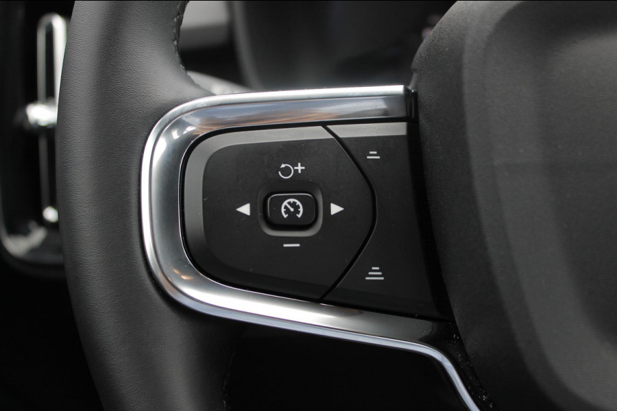 Volvo EX40 Single Motor Extended Range Plus 82 kWh Adaptieve cruise control / Semi elektrisch wegklapbare trekhaak / Google infotainment / 19" lichtmetalen velgen