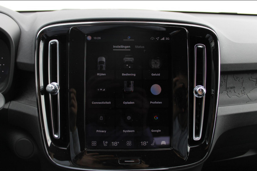 Volvo EX40 Single Motor Extended Range Plus 82 kWh Adaptieve cruise control / Semi elektrisch wegklapbare trekhaak / Google infotainment / 19" lichtmetalen velgen