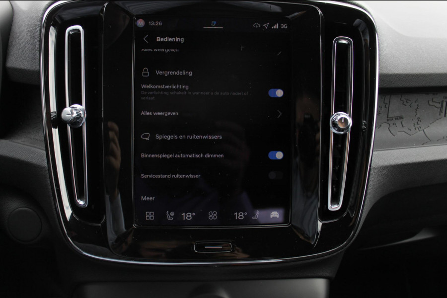 Volvo EX40 Single Motor Extended Range Plus 82 kWh Adaptieve cruise control / Semi elektrisch wegklapbare trekhaak / Google infotainment / 19" lichtmetalen velgen