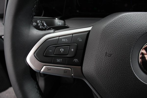 Volkswagen Golf 1.5 eTSI 150pk Automaat Style Sfeer verlichting Navigatie Climate control Camera Adaptive Cruise control Led Parkeer sensoren Lichtmetalen Velgen