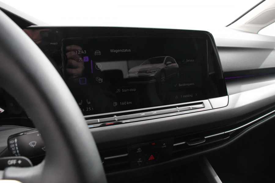 Volkswagen Golf 1.5 eTSI 150pk Automaat Style Sfeer verlichting Navigatie Climate control Camera Adaptive Cruise control Led Parkeer sensoren Lichtmetalen Velgen