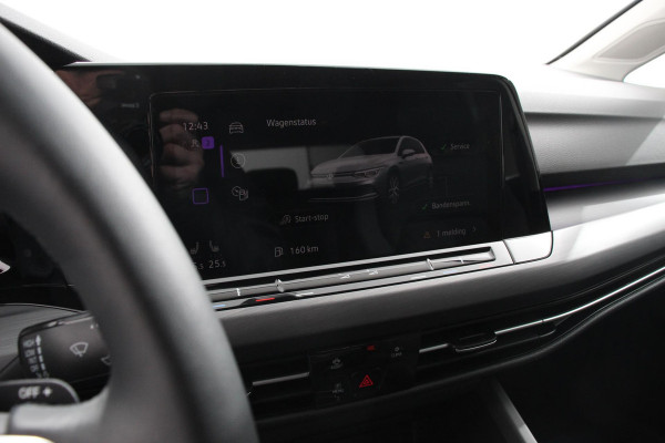 Volkswagen Golf 1.5 eTSI 150pk Automaat Style Sfeer verlichting Navigatie Climate control Camera Adaptive Cruise control Led Parkeer sensoren Lichtmetalen Velgen