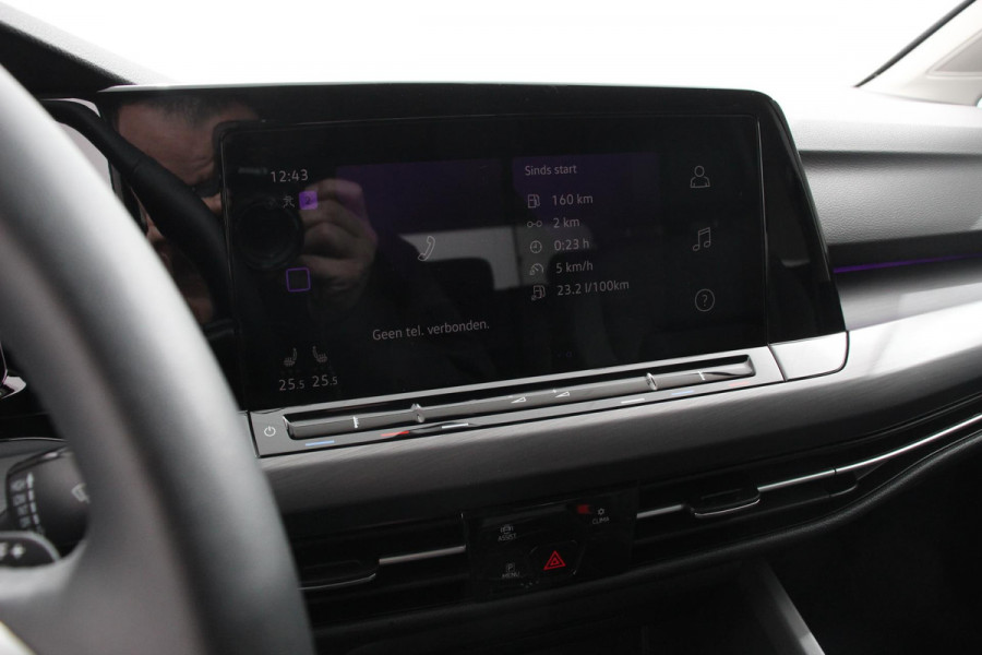 Volkswagen Golf 1.5 eTSI 150pk Automaat Style Sfeer verlichting Navigatie Climate control Camera Adaptive Cruise control Led Parkeer sensoren Lichtmetalen Velgen
