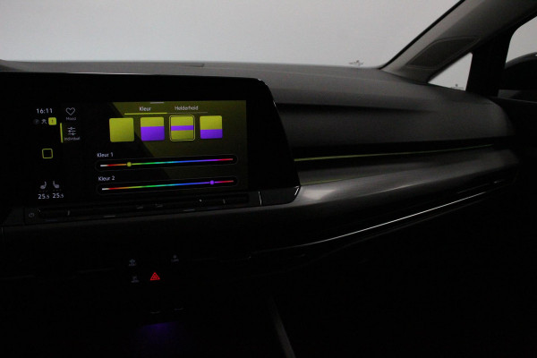 Volkswagen Golf 1.5 eTSI 150pk Automaat Style Sfeer verlichting Navigatie Climate control Camera Adaptive Cruise control Led Parkeer sensoren Lichtmetalen Velgen